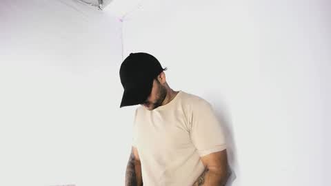 Snapshot of tommy_sccott chatting on 10/04/25, 10:30 tommy_sccott online show from 10/04/25, 10:30