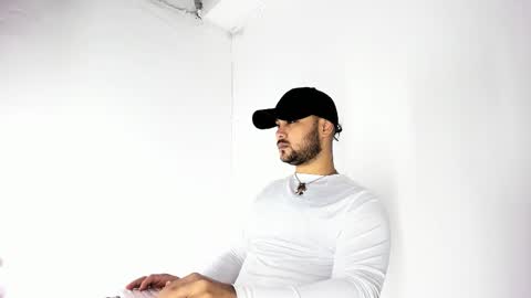 Snapshot of tommy_sccott chatting on 10/19/25, 10:32 tommy_sccott online show from 10/19/25, 10:32