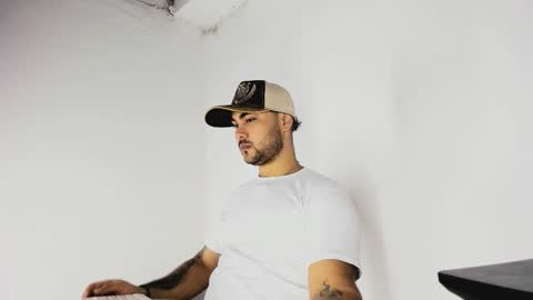 Snapshot of tommy_sccott chatting on 11/01/25, 10:34 tommy_sccott online show from 11/01/25, 10:34