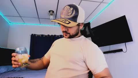 Snapshot of tommy_sccott chatting on 12/16/25, 10:15 tommy_sccott online show from 12/16/25, 10:15