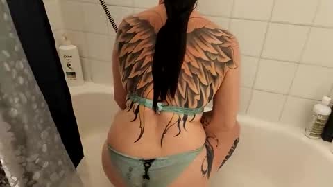 Snapshot of tommybones4l93 chatting on 11/28/25, 12:35 tommybones4l93 online show from 11/28/25, 12:35