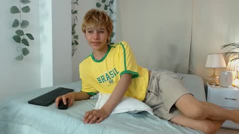 Tommy Foxboy online show from 01/31/25, 04:17