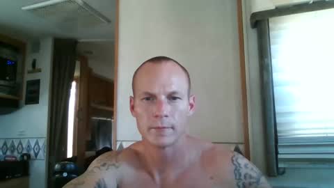 Snapshot of tommygunsfit chatting on 10/06/25, 08:50 tommygunsfit online show from 10/06/25, 08:50