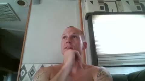 Snapshot of tommygunsfit chatting on 10/09/25, 08:07 tommygunsfit online show from 10/09/25, 08:07