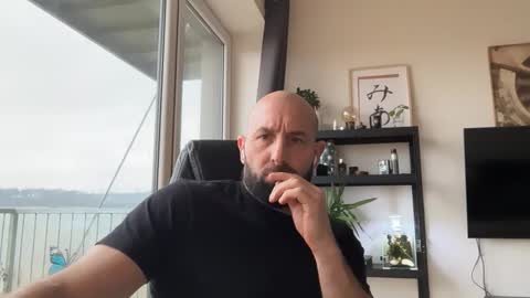 Thomas Fit online show from 12/04/25, 10:24