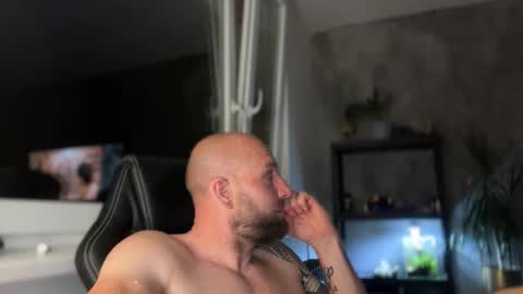 Snapshot of tommyx01 chatting on 06/05/26, 09:20 Thomas Fit online show from 06/05/26, 09:20