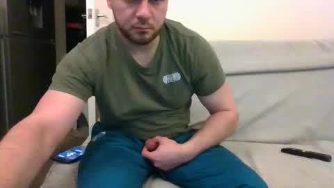 tommyy19901 online show from 01/04/25, 05:37