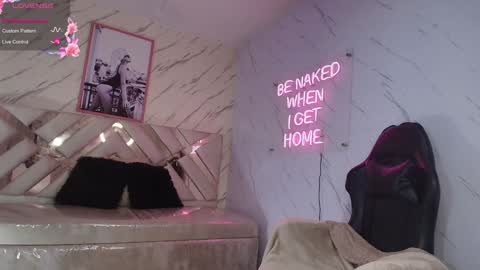 Snapshot of tomoe_b chatting on 01/30/25, 03:44 leyla online show from 01/30/25, 03:44