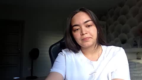 Yara online show from 06/25/26, 03:16