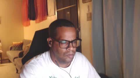 Snapshot of toni2814 chatting on 02/28/26, 02:45 Antonio online show from 02/28/26, 02:45