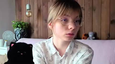 Melissa online show from 06/10/26, 03:22
