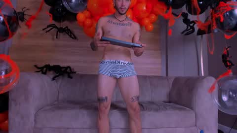 Snapshot of tonny__08 chatting on 10/28/25, 01:47 Tonny online show from 10/28/25, 01:47