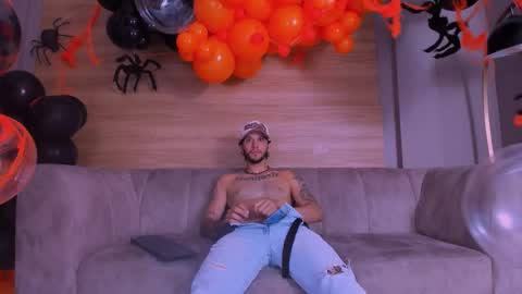 Snapshot of tonny__08 chatting on 10/31/25, 01:34 Tonny online show from 10/31/25, 01:34