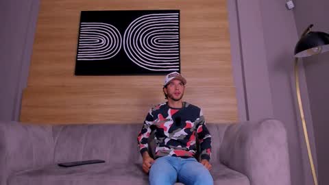 Snapshot of tonny__08 chatting on 11/05/25, 01:33 Tonny online show from 11/05/25, 01:33