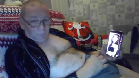 Snapshot of tony14712 chatting on 12/13/24, 01:04 tony14712 online show from 12/13/24, 01:04