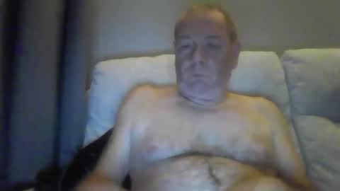 Snapshot of tony14712 chatting on 11/16/25, 01:11 tony14712 online show from 11/16/25, 01:11