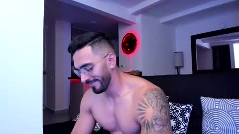 tony muscle1 online show from 03/06/25, 01:58