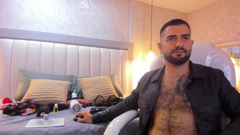 Snapshot of tonylatino_ chatting on 02/14/26, 01:08 Tony online show from 02/14/26, 01:08