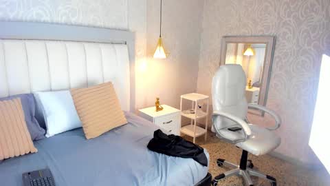 Snapshot of tonylatino_ chatting on 02/23/26, 01:08 Tony online show from 02/23/26, 01:08