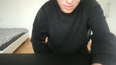 Max online show from 10/04/25, 12:36