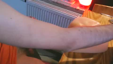 Snapshot of toohugeandstonedxoxo chatting on 09/12/25, 11:04 toohugeandstonedxoxo online show from 09/12/25, 11:04