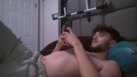 Snapshot of toolittletool chatting on 12/16/25, 01:10 Toolittletool online show from 12/16/25, 01:10