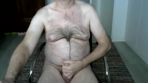 Snapshot of tooohard chatting on 01/06/25, 09:41 Alex online show from 01/06/25, 09:41