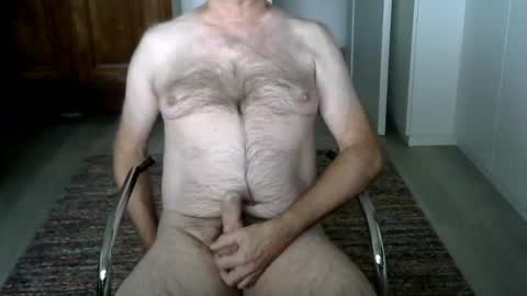 Snapshot of tooohard chatting on 09/16/25, 01:56 Alex online show from 09/16/25, 01:56