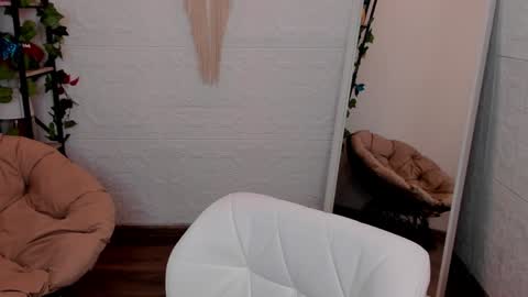 Snapshot of top_twins chatting on 02/06/25, 11:54 Yara online show from 02/06/25, 11:54