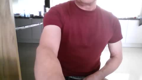 topsecreton online show from 04/15/26, 08:10