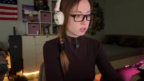 Lina  Next stream January 4  11am UTC 0 online show from 04/01/26, 02:58