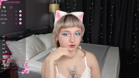 Tori online show from 11/30/25, 12:14