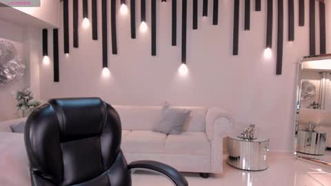 Tori Cross online show from 02/04/25, 11:27