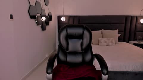 Tori Cross online show from 03/10/25, 03:30