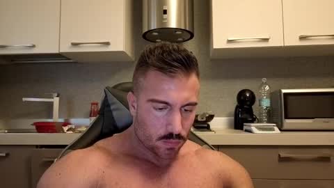 Snapshot of toro_arrapato chatting on 10/29/25, 01:35 toro_arrapato online show from 10/29/25, 01:35