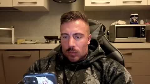 Snapshot of toro_arrapato chatting on 11/26/25, 02:45 toro_arrapato online show from 11/26/25, 02:45