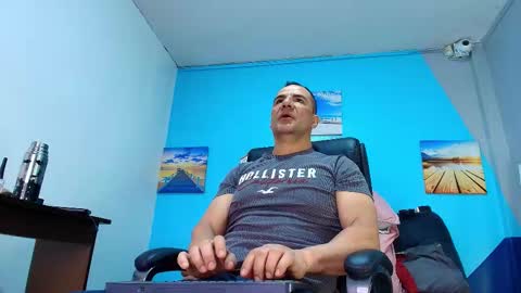 Snapshot of toro_hot chatting on 12/16/25, 05:18 Toro online show from 12/16/25, 05:18