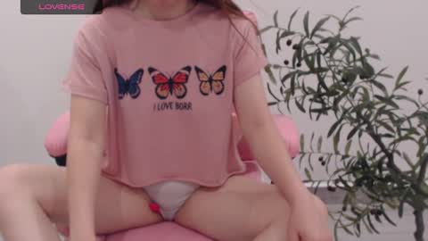 Snapshot of totoro_09 chatting on 09/11/25, 04:23 Angelina online show from 09/11/25, 04:23