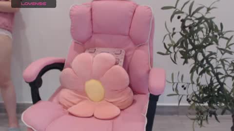 Snapshot of totoro_09 chatting on 09/12/25, 04:34 Angelina online show from 09/12/25, 04:34