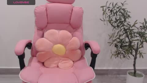 Snapshot of totoro_09 chatting on 09/18/25, 03:41 Angelina online show from 09/18/25, 03:41