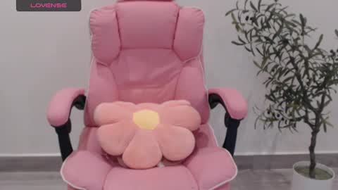 Snapshot of totoro_09 chatting on 10/03/25, 07:49 Angelina online show from 10/03/25, 07:49