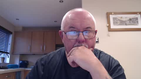 Snapshot of touchwood25 chatting on 12/16/24, 08:31 TOUCHWOOD25 online show from 12/16/24, 08:31