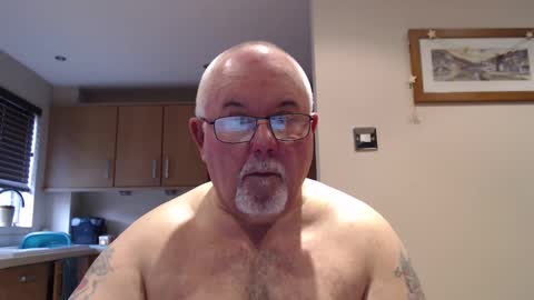 Snapshot of touchwood25 chatting on 12/17/24, 12:33 TOUCHWOOD25 online show from 12/17/24, 12:33