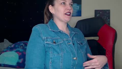 Snapshot of toxiclilly chatting on 01/06/25, 11:40 Lilly Miss Mistress Goddess Maam Queen Boss online show from 01/06/25, 11:40