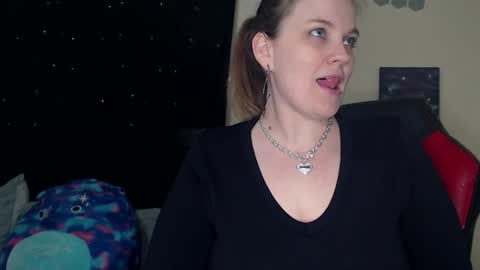 Snapshot of toxiclilly chatting on 02/22/25, 01:35 Lilly Miss Mistress Goddess Maam Queen Boss online show from 02/22/25, 01:35