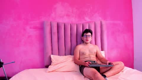 Snapshot of toxiclove01 chatting on 12/16/25, 07:08 toxiclove01 online show from 12/16/25, 07:08