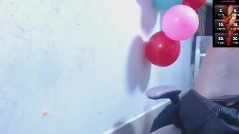 Snapshot of toxxxic_cams chatting on 11/18/25, 02:17 toxca69 online show from 11/18/25, 02:17