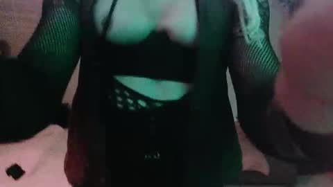 Snapshot of toyboybitchslut chatting on 10/02/25, 03:02 Patrizia online show from 10/02/25, 03:02