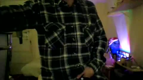 Snapshot of toyboysquirt chatting on 05/20/26, 07:14 toyboysquirt online show from 05/20/26, 07:14