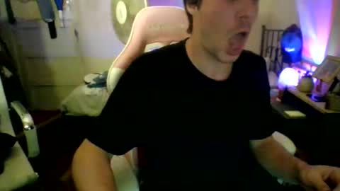 Snapshot of toyboysquirt chatting on 06/07/26, 06:50 toyboysquirt online show from 06/07/26, 06:50
